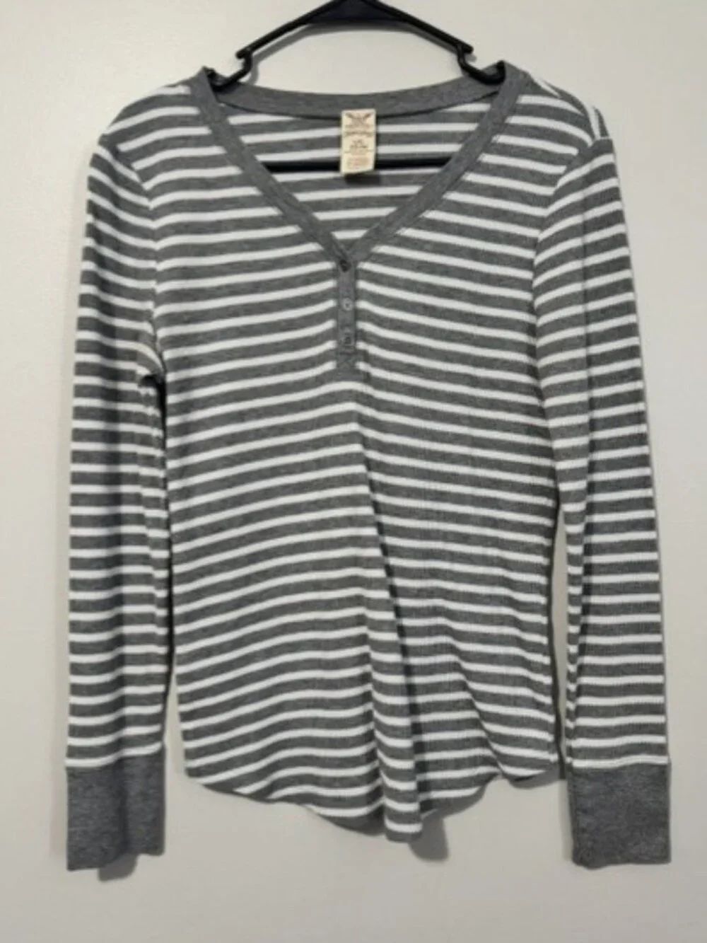 Woman's Faded Glory Long Sleeve 3 Button Down V Neck Shirt Color Grey/White Sz L
